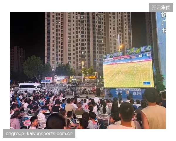 美式足球长传接球极具愉悦视觉，激情四溢